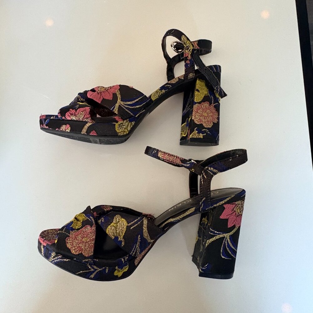 Floral Heels - Picture 4 of 4